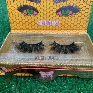 Kush Doll False Eyelashes with Applicator